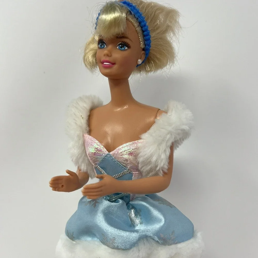 Barbie‎ Skating Star Doll Winter Blue Ice Dress Ice Skates by Mattel